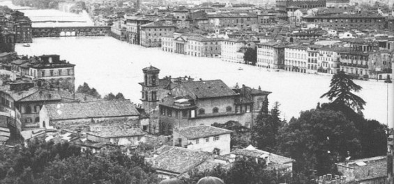 4 novembre 1966, cinquant’anni fa l’alluvione di Firenze. Il ricordo di quell’eco universale di solidarietà