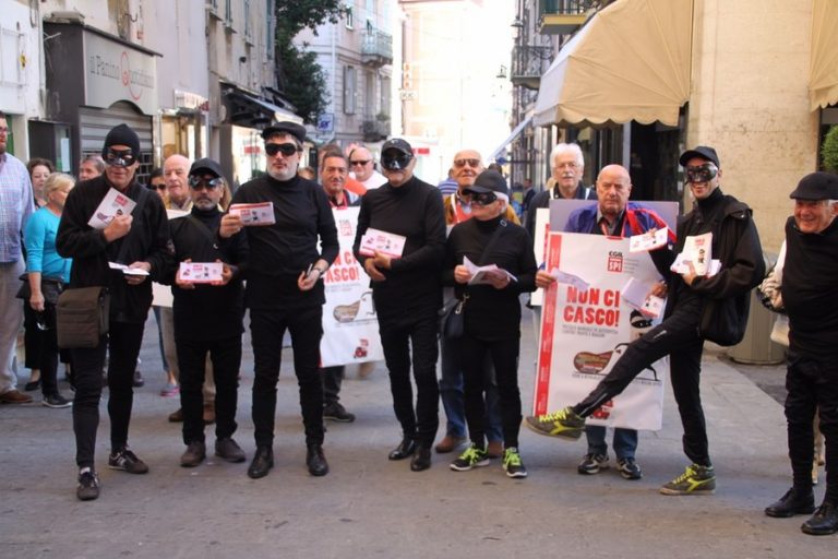 Campagna "Non ci casco", originale iniziativa dello Spi Cgil Imperia. Flash mob per le strade di Sanremo contro le truffe agli anziani