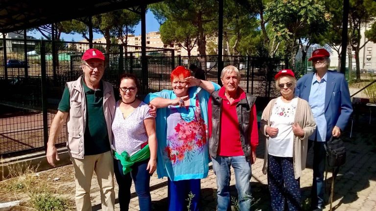 Periferie, Roma. Con i pensionati Cgil torna a vivere il giardino pubblico di Tor Bella Monaca