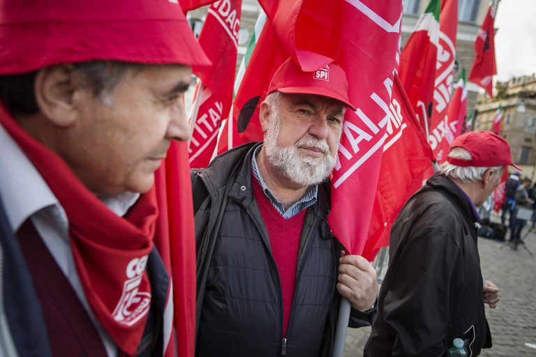 Pensioni. Domani protestano i sindacati e Poletti li convoca per lunedì 
