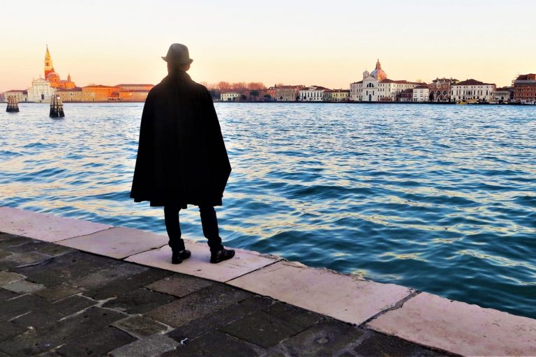 La realtà degli anziani dietro il fascino di Venezia
