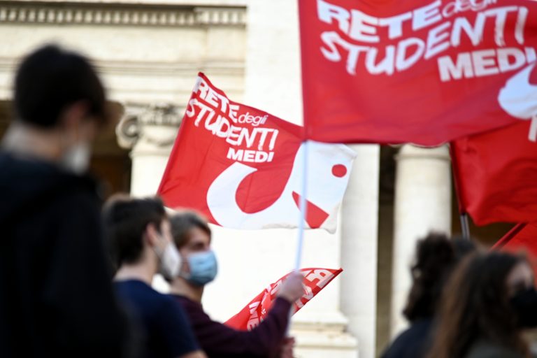 Ascoltateli! Il 4 febbraio, Spi in piazza con gli studenti medi