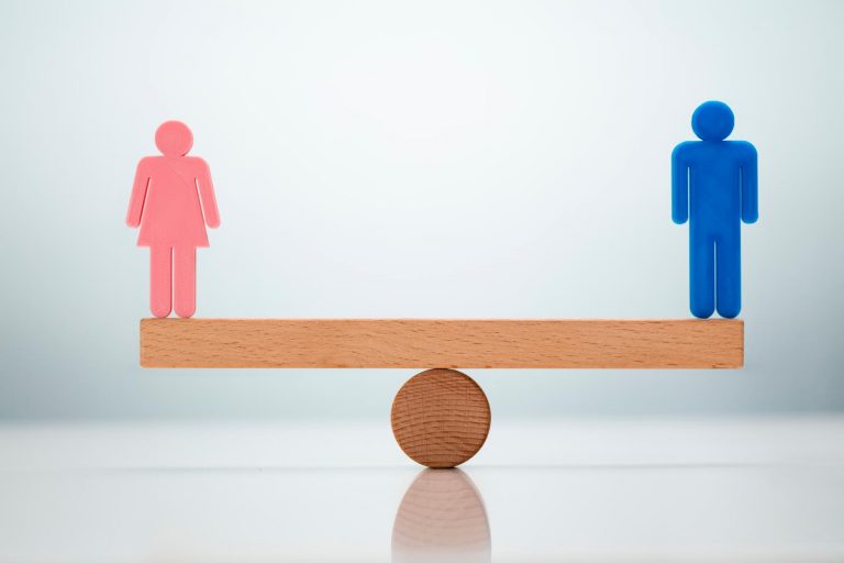 Non è solo il lavoro. La “questione femminile” è anche nella terza età