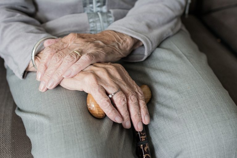 Non autosufficienza: Cgil e Spi, decreto attuativo deludente senza risorse né risposte per anziani e loro famiglie