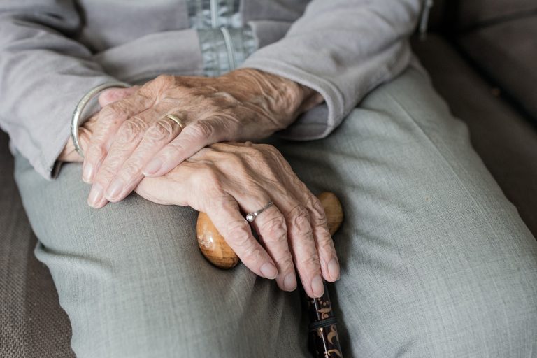 Invecchiare con dignità è un diritto, la petizione internazionale on line