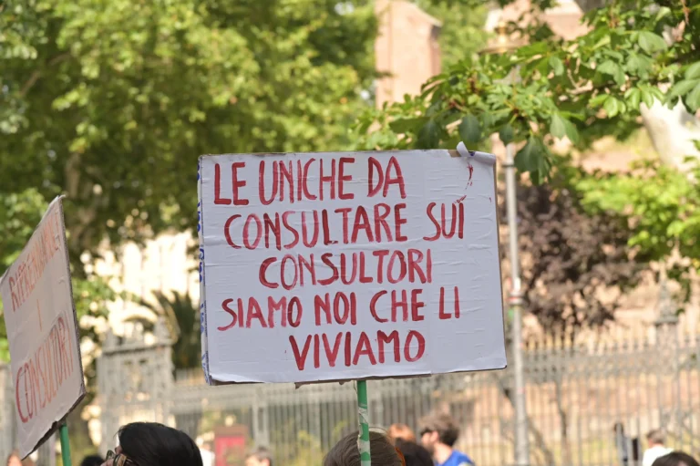 L’attualità dei consultori familiari, cinquanta anni dopo la legge 405/75
