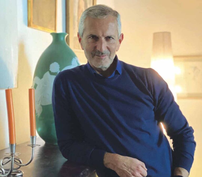 Gianrico Carofiglio. Il potere della parola | Il numero di dicembre di LiberEtà